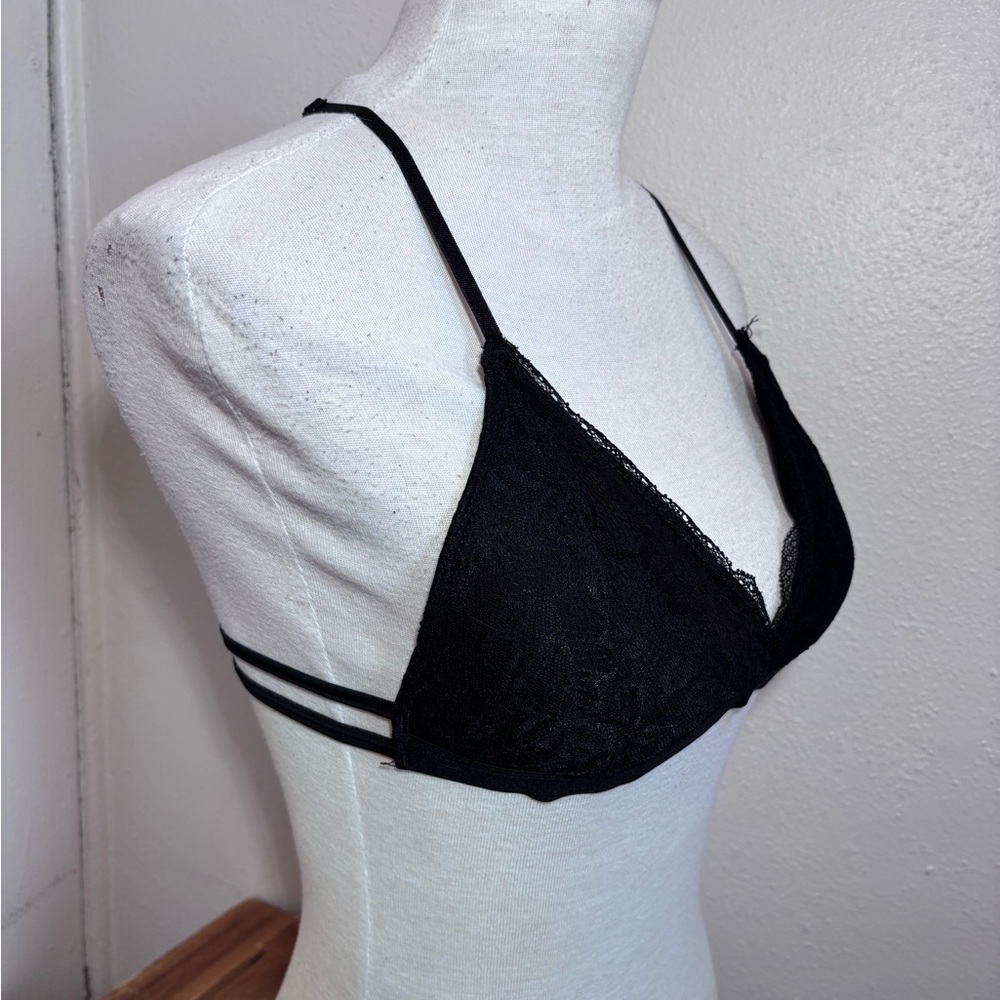 SWS Essentials Lace Bra - Picture 2 of 9